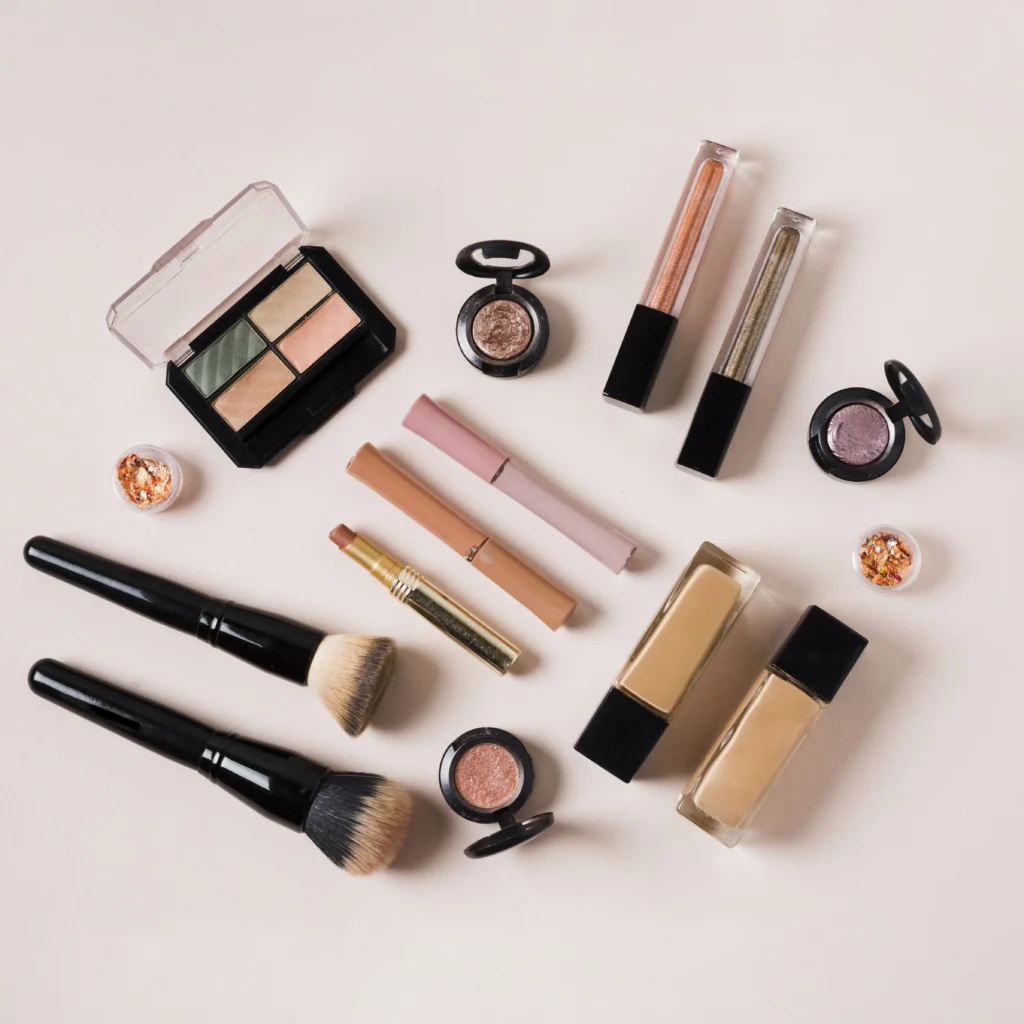 Peinado de fiesta realizado por estilista en peluquería